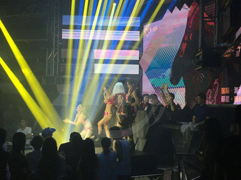 AVQLIGHT has a leading IP65-level stage lighting solution